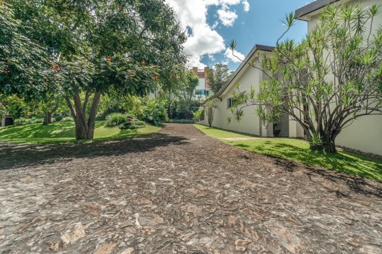 Casa de 5 alcobas en venta en El Esmeraldal, Envigado, 1077 m² · foto 8 de 18