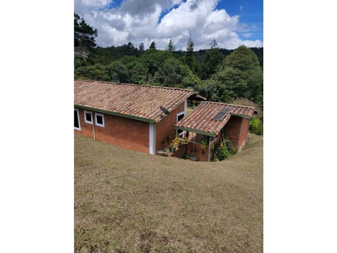 Finca en venta en Santa Elena, Medellín, 130 m² · foto 3 de 24