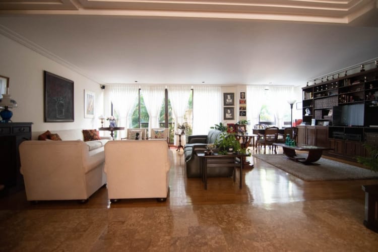 Apartamento de 3 alcobas en venta en El Poblado, Medellín, 233 m² · foto 2 de 18