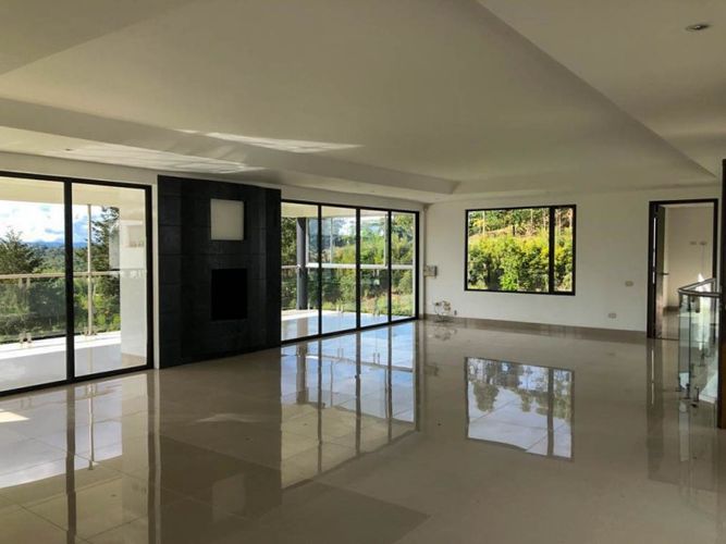 Casa de 3 alcobas en venta en El Carmen De Viboral, El Carmen de Viboral, 350 m² · foto 2 de 17