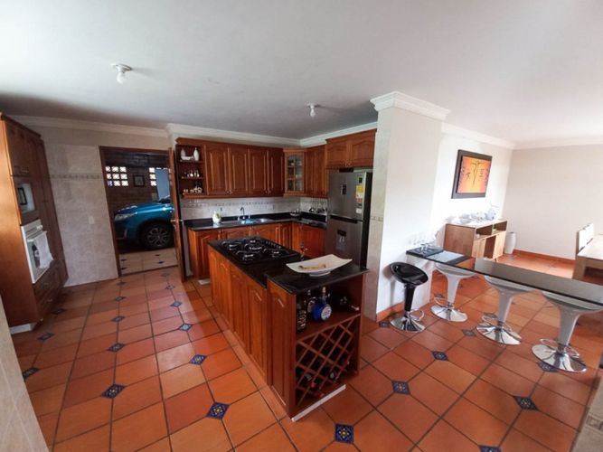 Casa de 3 alcobas en venta en El Porvenir, Rionegro, 380 m² · foto 2 de 24