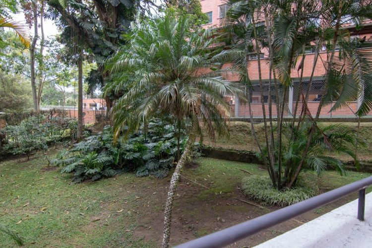 Apartamento de 2 alcobas en venta en San Lucas, Medellín, 99 m² · foto 2 de 24