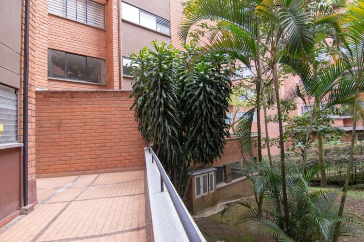 Apartamento de 2 alcobas en venta en San Lucas, Medellín, 99 m² · foto 3 de 24