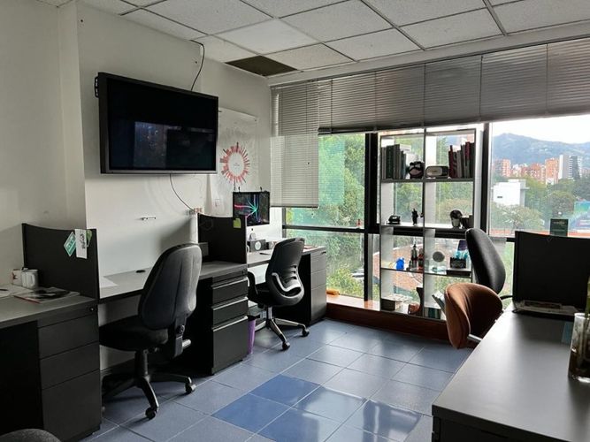 Oficina en venta en La Aguacatala, Medellín, 360 m² · foto 2 de 19