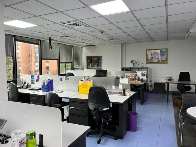 Oficina en venta en La Aguacatala, Medellín, 360 m² · foto 14 de 19