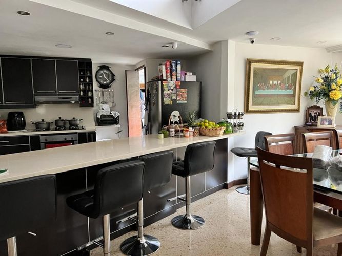 Apartamento de 5 alcobas en venta en Patio Bonito, Medellín, 306 m² · foto 10 de 19
