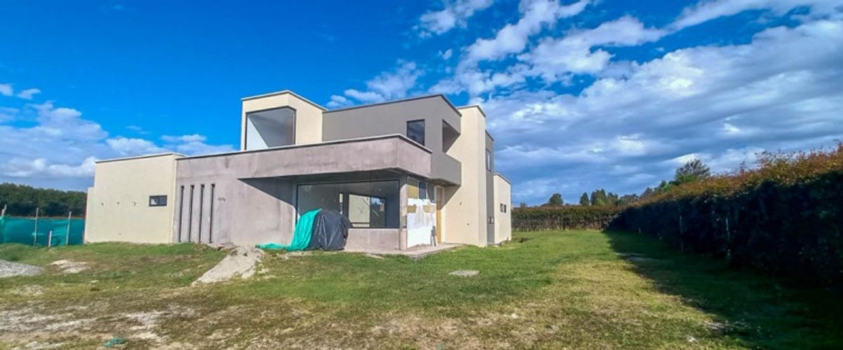 Casa de 4 alcobas en venta en Llano Grande, Rionegro, 322 m² · foto 3 de 13