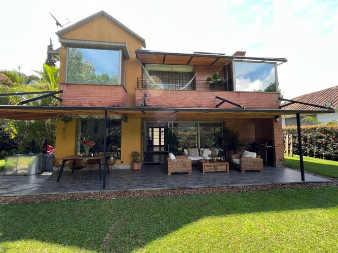 Casa de 3 alcobas en arriendo en El Chocho, Medellín, 308 m² · foto 10 de 24