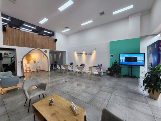 Local en arriendo en El Poblado, Medellín, 100 m² · foto 2 de 23
