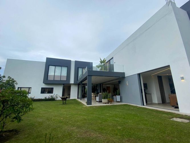 Casa de 5 alcobas en venta en El Porvenir, Rionegro, 800 m² · foto 2 de 24