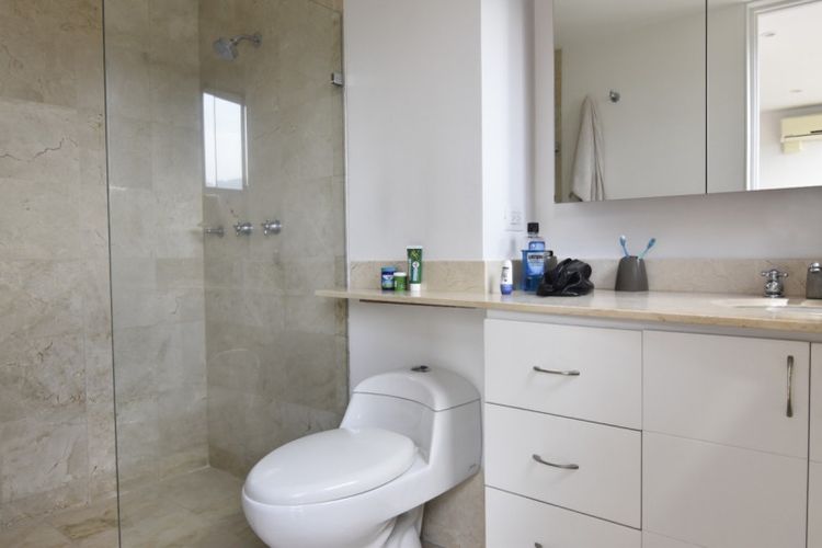 Apartamento de 2 alcobas en venta en Boston, Medellín, 190 m² · foto 2 de 23