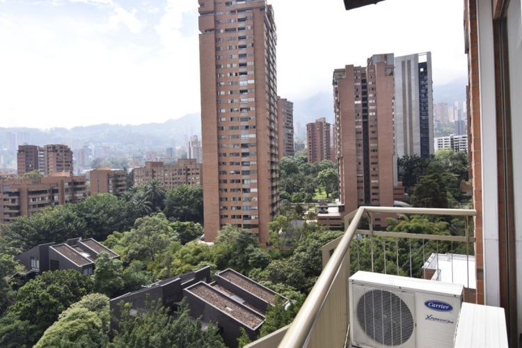 Apartamento de 2 alcobas en venta en Boston, Medellín, 190 m² · foto 8 de 23