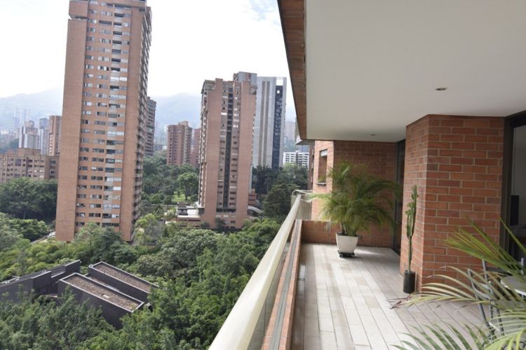 Apartamento de 2 alcobas en venta en Boston, Medellín, 190 m² · foto 21 de 23
