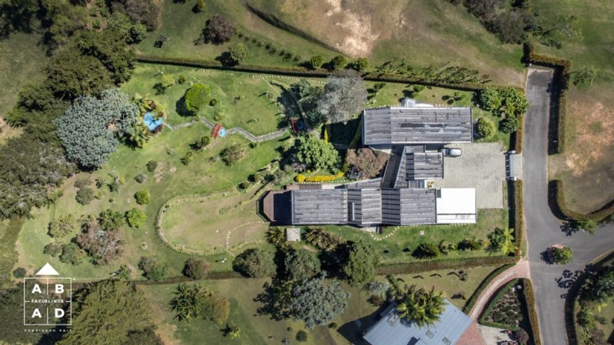 Casa de 4 alcobas en venta en La Convencion, Rionegro, 734 m² · foto 2 de 22