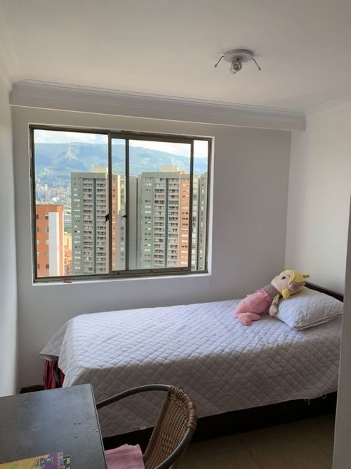 Apartamento de 3 alcobas en venta en Loma De Los Bernal, Medellín, 122 m² · foto 9 de 16