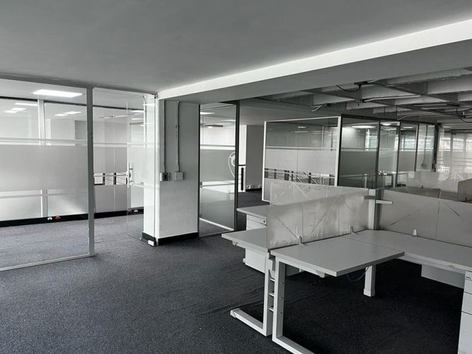 Oficina en venta en Guayabal, Medellín, 735 m² · foto 3 de 18