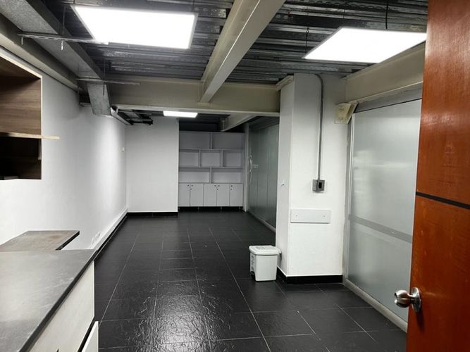 Oficina en venta en Guayabal, Medellín, 735 m² · foto 12 de 18