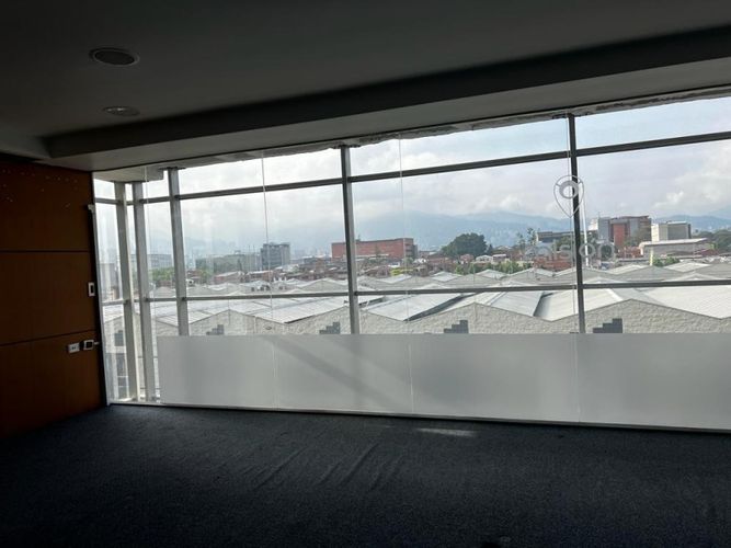 Oficina en venta en Guayabal, Medellín, 735 m² · foto 17 de 18