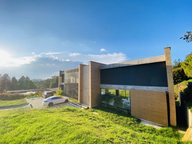 Casa de 4 alcobas en venta en Vía Las Palmas, Envigado, 360 m² · foto 2 de 23