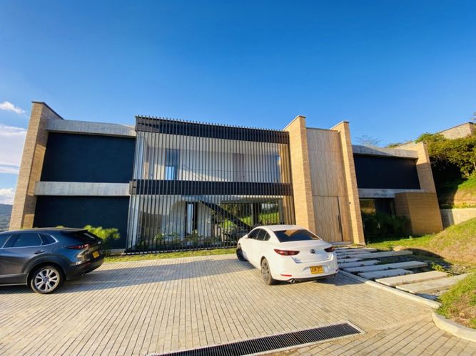 Casa de 4 alcobas en venta en Vía Las Palmas, Envigado, 360 m² · foto 3 de 23
