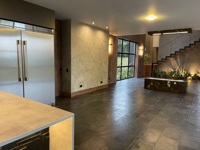 Casa de 4 alcobas en venta en Vía Las Palmas, Envigado, 430 m² · foto 3 de 20