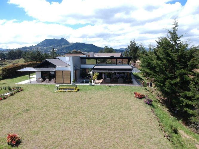 Casa de 4 alcobas en venta en El Carmen De Viboral, El Carmen de Viboral, 400 m² · foto 3 de 24