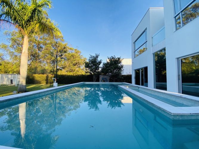 Casa de 7 alcobas en venta en Llano Grande, Rionegro, 1568 m² · foto 2 de 24