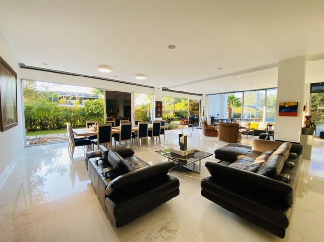 Casa de 7 alcobas en venta en Llano Grande, Rionegro, 1568 m² · foto 3 de 24