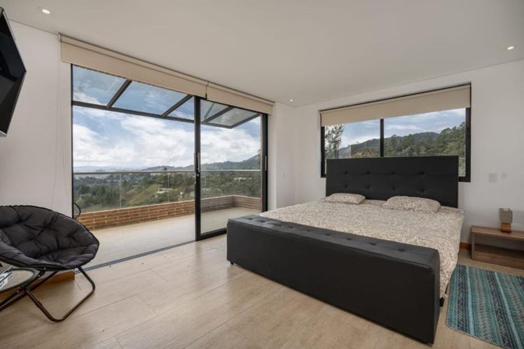 Casa de 4 alcobas en venta en Vía Las Palmas, Envigado, 550 m² · foto 8 de 14