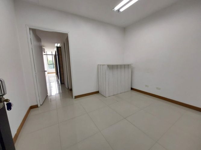 Local en arriendo en El Poblado, Medellín, 46 m² · foto 4 de 14