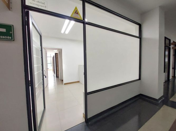 Local en arriendo en El Poblado, Medellín, 46 m² · foto 5 de 14