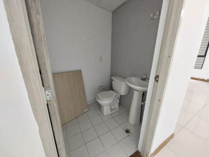 Local en arriendo en El Poblado, Medellín, 46 m² · foto 4 de 11