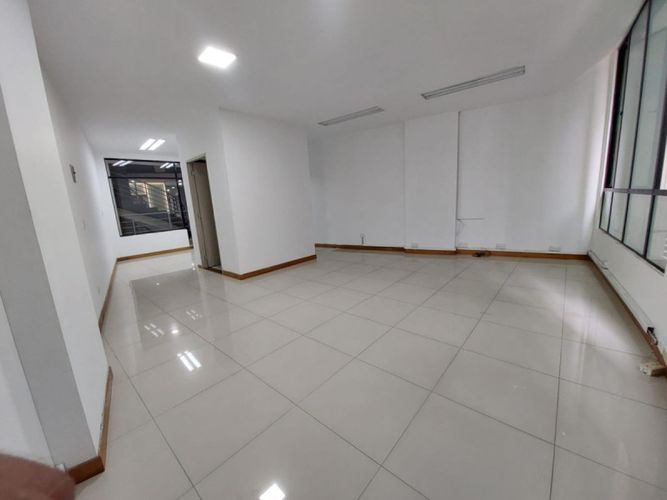 Local en arriendo en El Poblado, Medellín, 46 m² · foto 7 de 11
