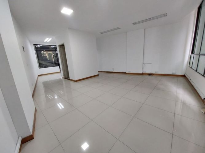 Local en arriendo en El Poblado, Medellín, 46 m² · foto 8 de 11
