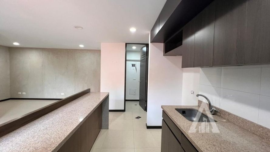 Apartamento de 3 alcobas en arriendo en Altos Del Poblado, Medellín, 80 m² · foto 2 de 14