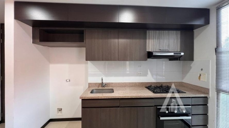 Apartamento de 3 alcobas en arriendo en Altos Del Poblado, Medellín, 80 m² · foto 5 de 14