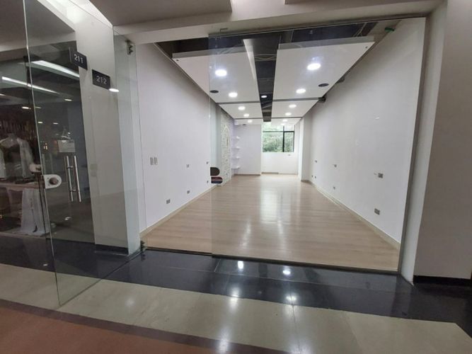 Local en arriendo en El Poblado, Medellín, 35 m² · foto 5 de 9