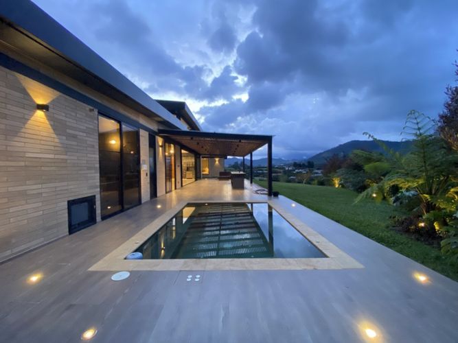 Casa de 4 alcobas en venta en La Milagrosa, La Ceja, 595 m² · foto 2 de 24