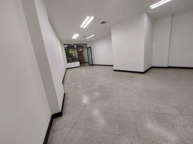 Local en arriendo en El Poblado, Medellín, 46 m² · foto 5 de 9