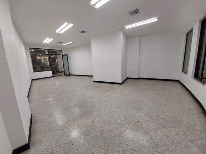 Local en arriendo en El Poblado, Medellín, 46 m² · foto 6 de 9