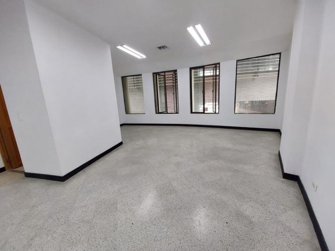 Local en arriendo en El Poblado, Medellín, 46 m² · foto 7 de 9