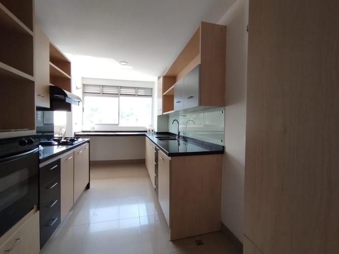Apartamento de 4 alcobas en arriendo en El Poblado, Medellín, 160 m² · foto 2 de 20