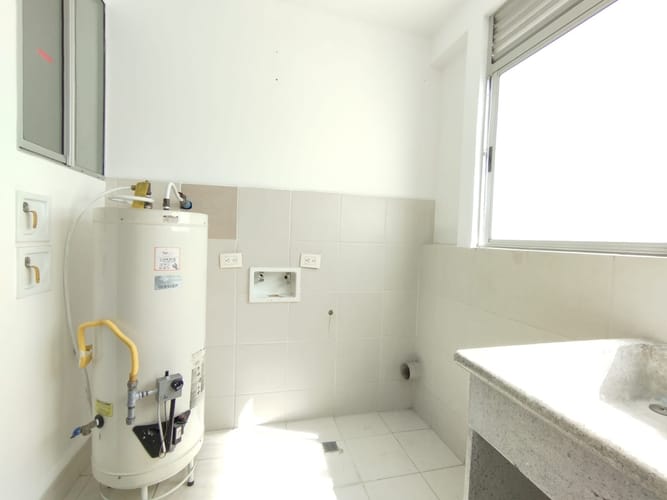Apartamento de 4 alcobas en arriendo en El Poblado, Medellín, 160 m² · foto 5 de 20