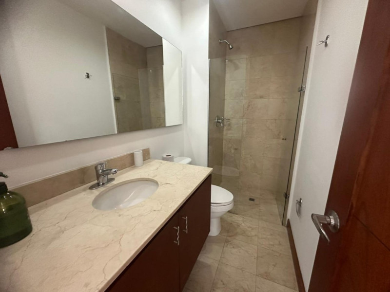 Apartamento en arriendo en El Poblado, Medellín · foto 8 de 16