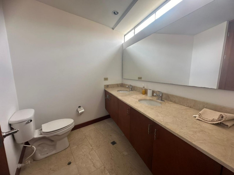 Apartamento en arriendo en El Poblado, Medellín · foto 14 de 16