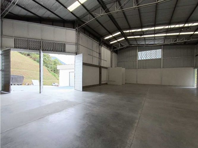 Bodega en arriendo en Malteria, Manizales, 1129 m² · foto 12 de 15