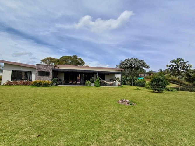 Casa de 3 alcobas en venta en Quirama, El Carmen de Viboral, 170 m² · foto 3 de 18