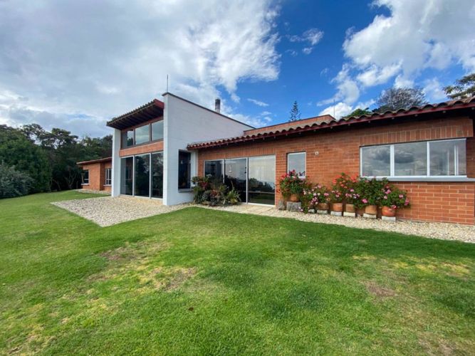 Casa de 5 alcobas en venta en Vía Las Palmas, Envigado, 366 m² · foto 3 de 24