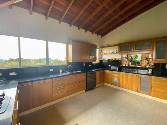 Casa de 5 alcobas en venta en Vía Las Palmas, Envigado, 366 m² · foto 6 de 24