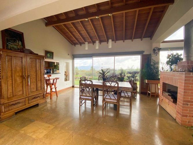 Casa de 5 alcobas en venta en Vía Las Palmas, Envigado, 366 m² · foto 9 de 24